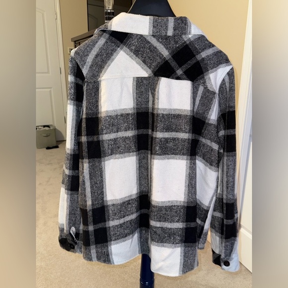 🖤1 Clique Black and Grey Plaid Shacket - Size 1X 🖤 - Picture 11 of 11